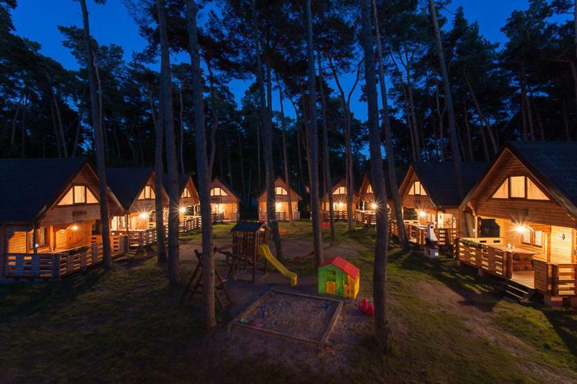 Sosnowa Mila - Domy I Apartamenty Pobierowo Buitenkant foto